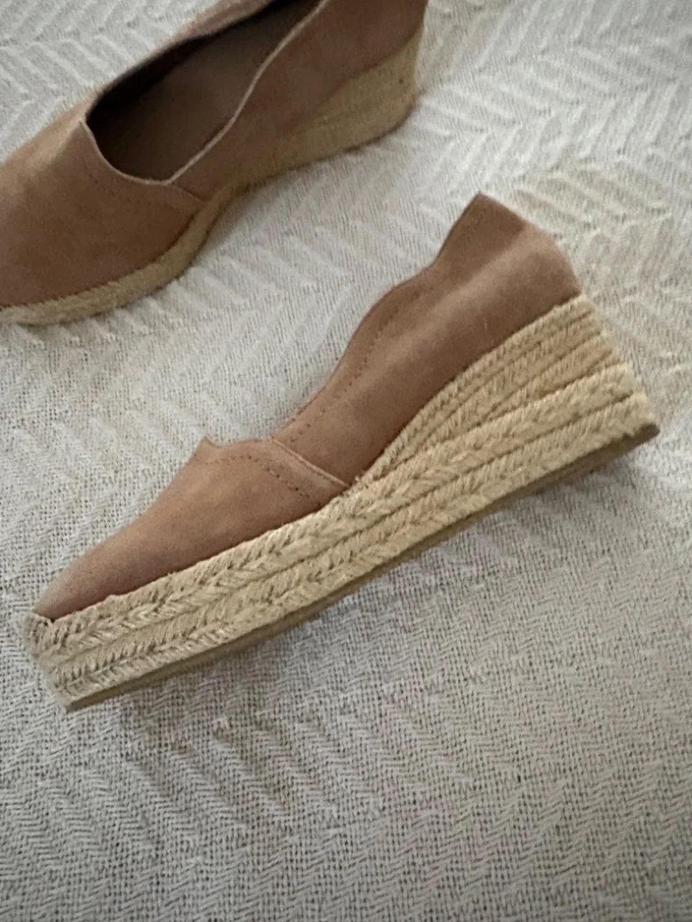 Bettye Mueller Espadrille wedge tan NWT