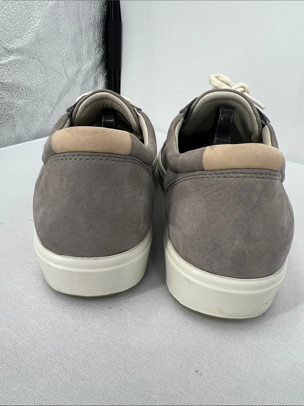 Ecco Men's Taupe Leather Low-Top Sneakers with Cream Laces