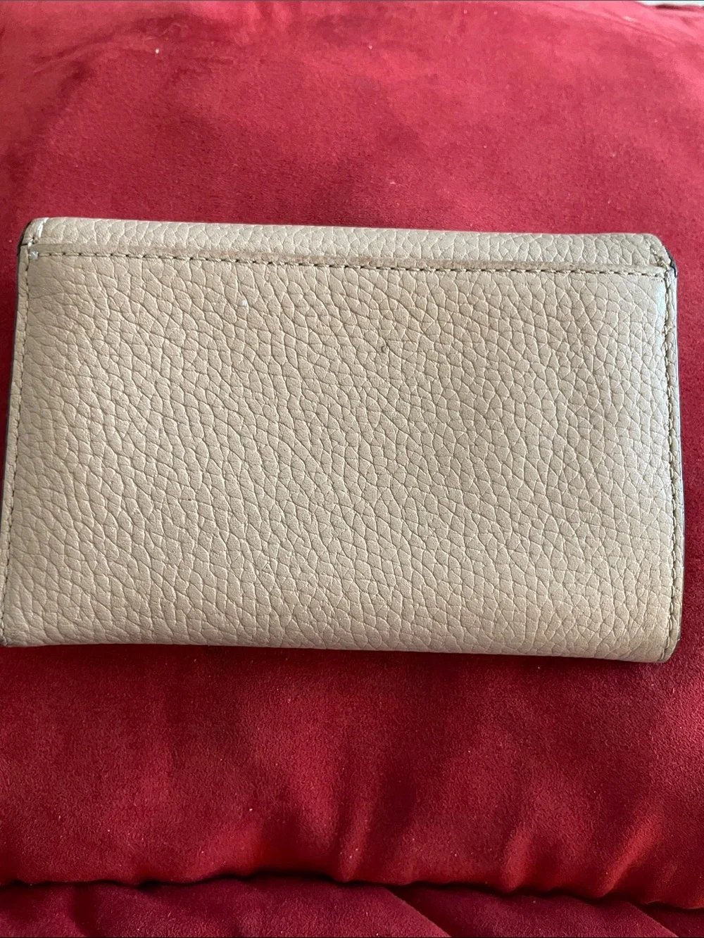 kate spade Pebbled Leather Trifold Beige  Wallet With Coin & Card Holder EUC
