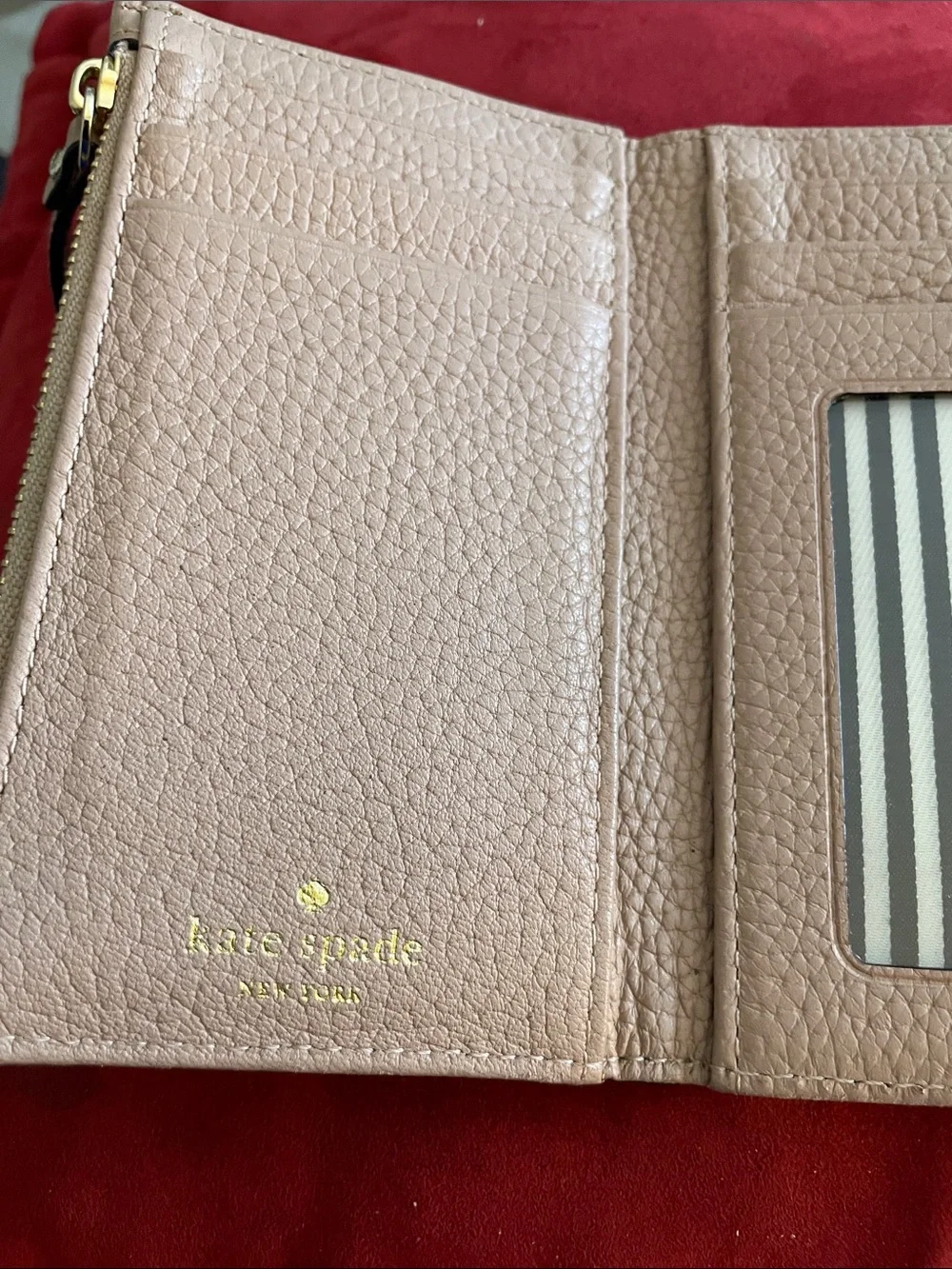 kate spade Pebbled Leather Trifold Beige  Wallet With Coin & Card Holder EUC