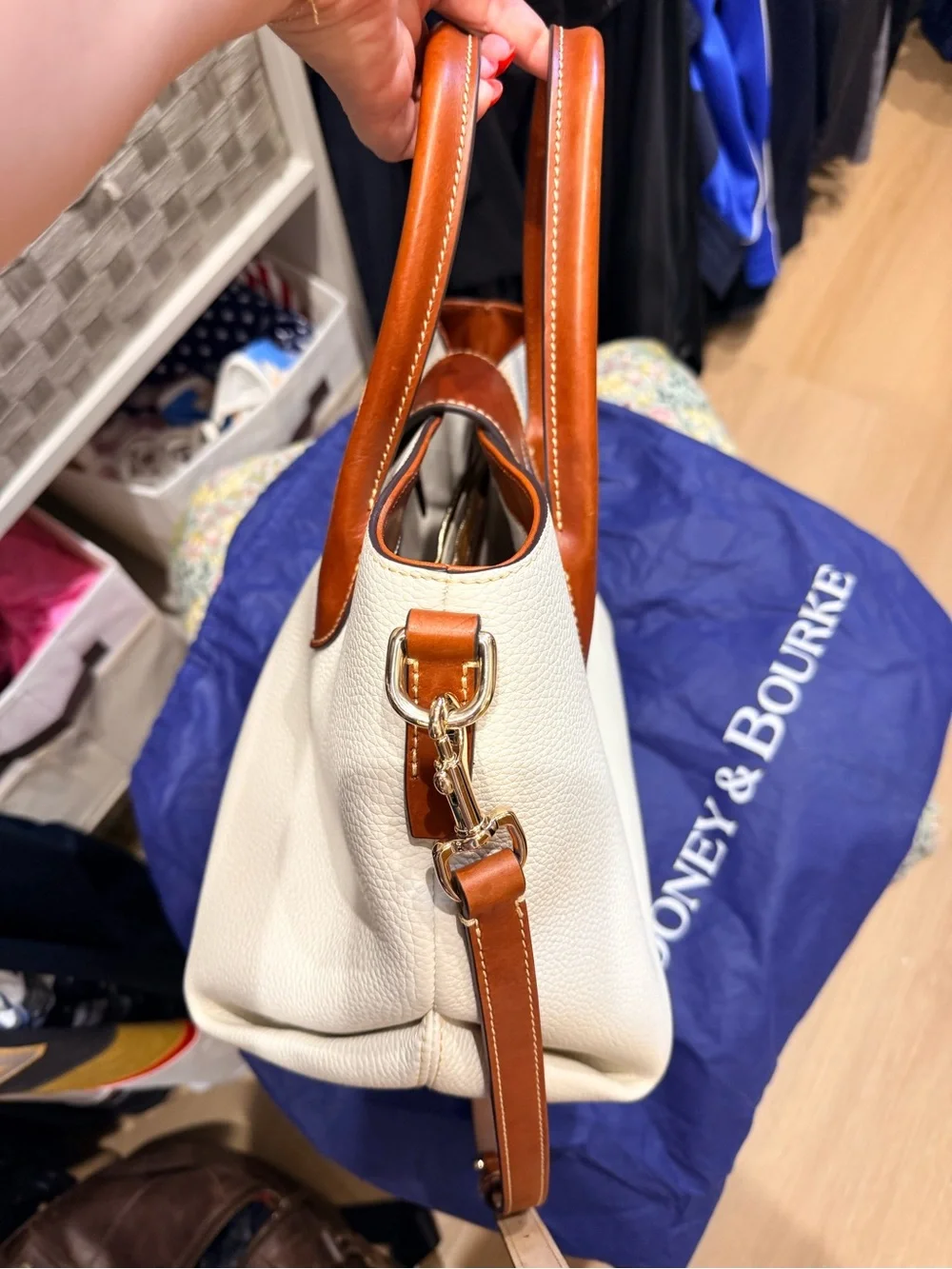 Dooney & Bourke lock everyday
