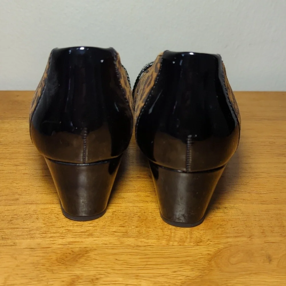 Clarks Mallory Strap Wedge Pump Leopard Print Business Casual Women's Size 7.5