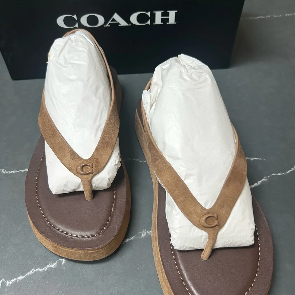 Coach sculpted platform