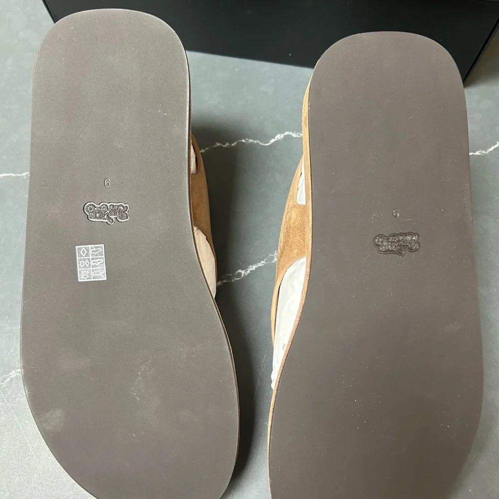 Coach sculpted platform