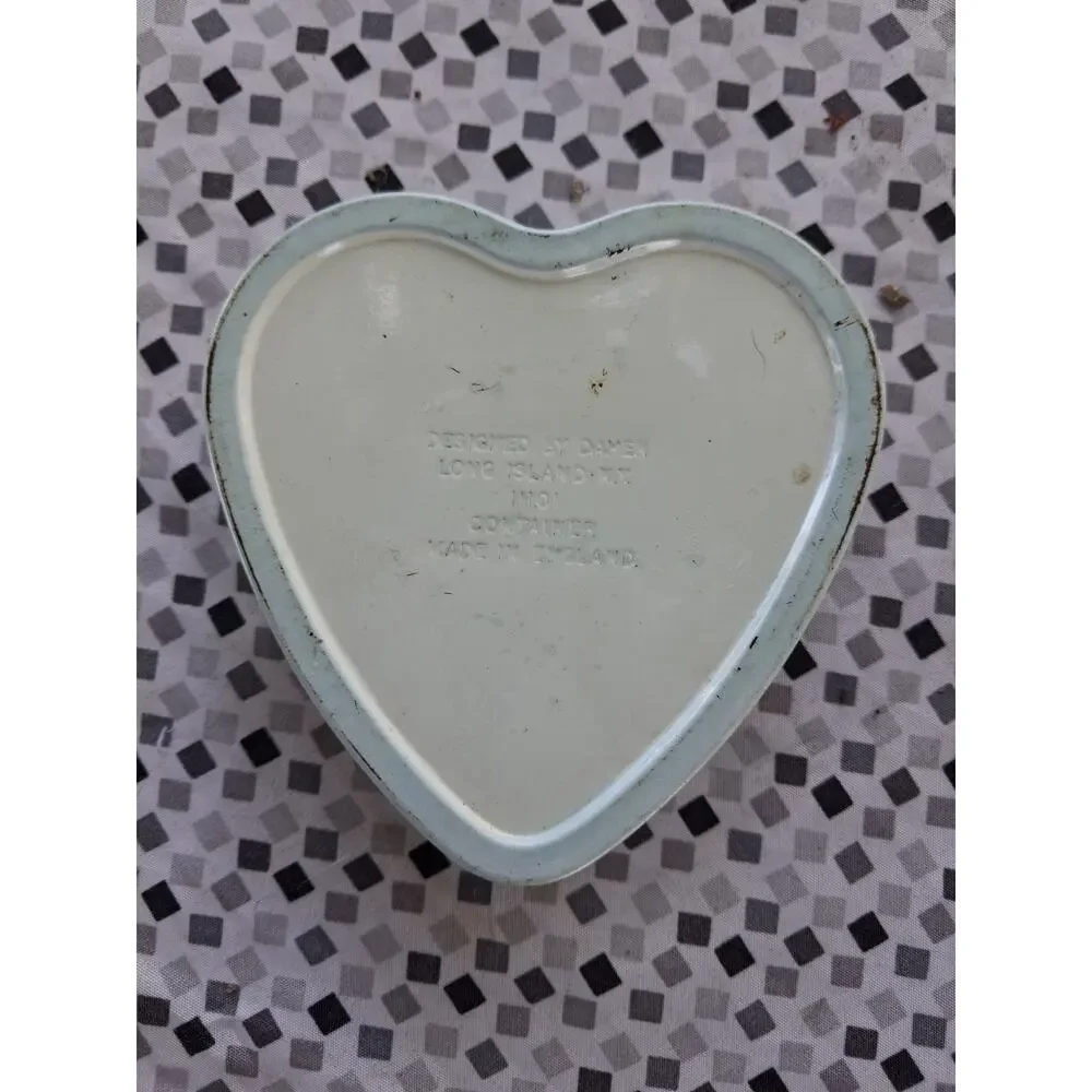 Unbranded outside some tin