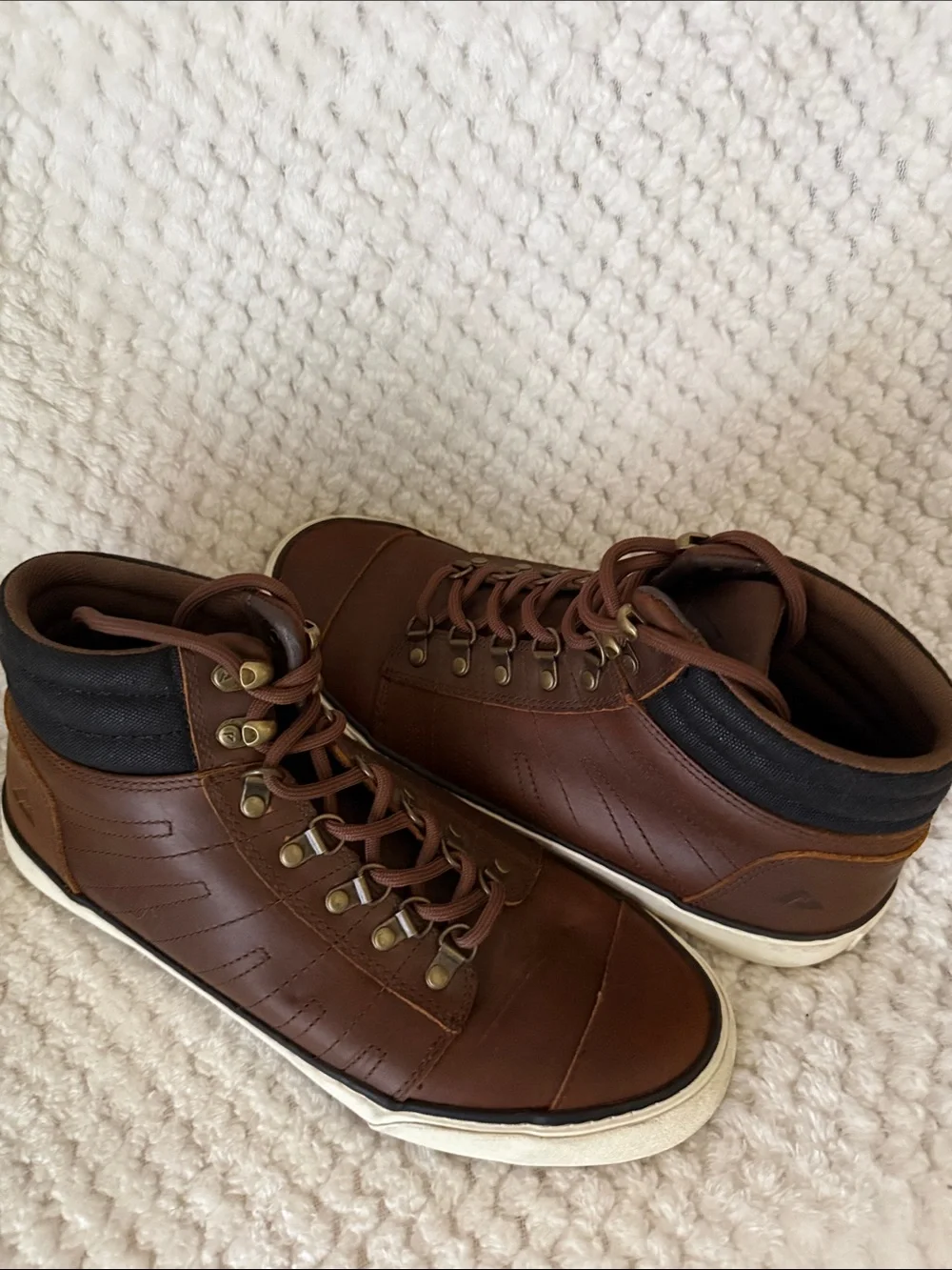 Men's 10.5 Ridgemont Outfitter Hiking Boots water resistant traction grip