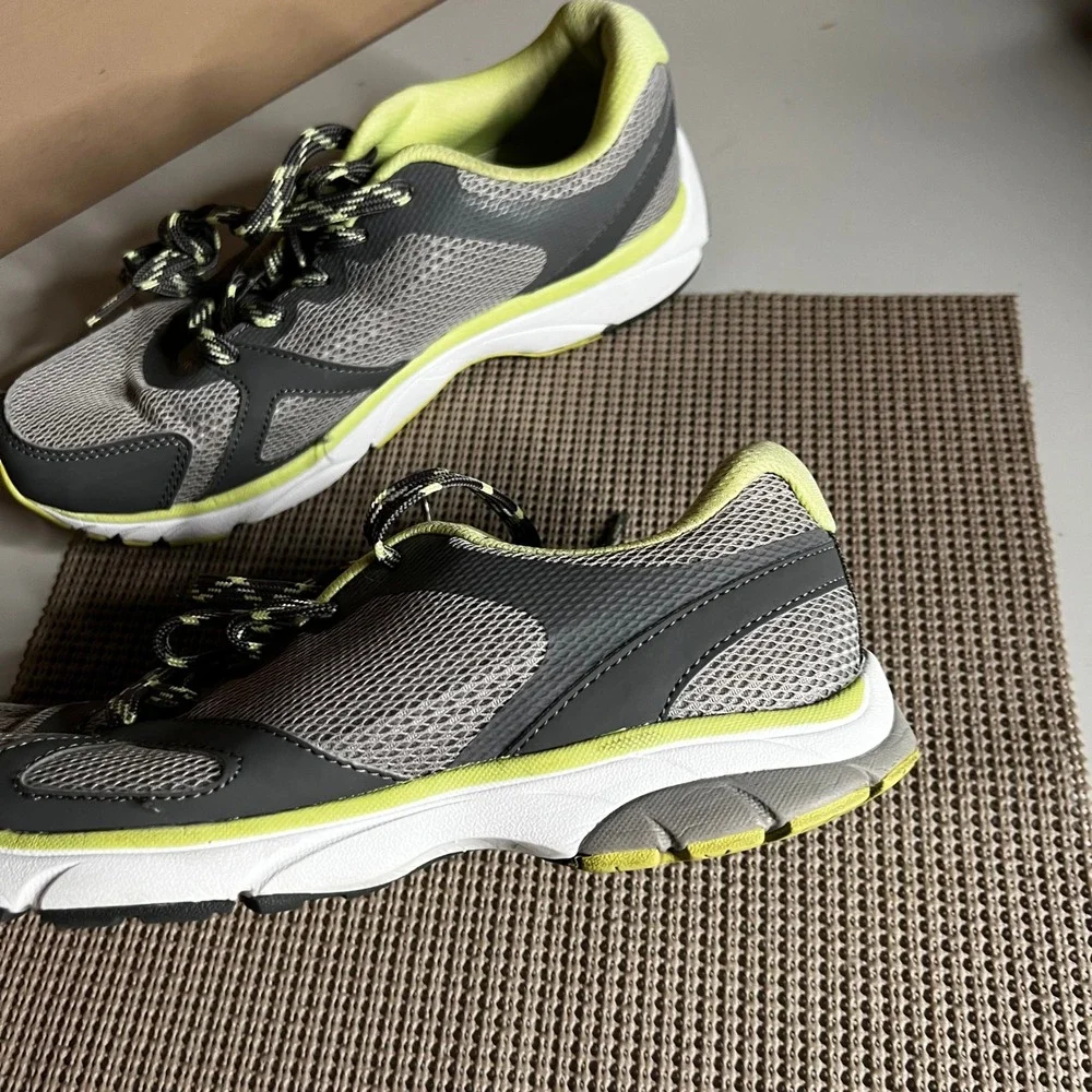 Vionic active sneakers