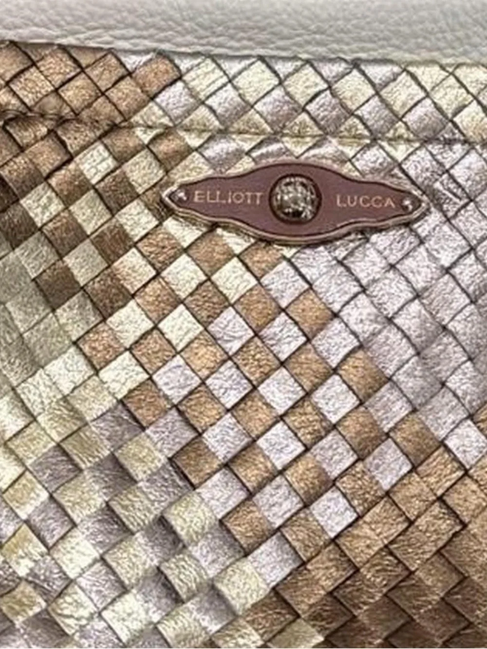 Elliot Lucca adjustable easily
