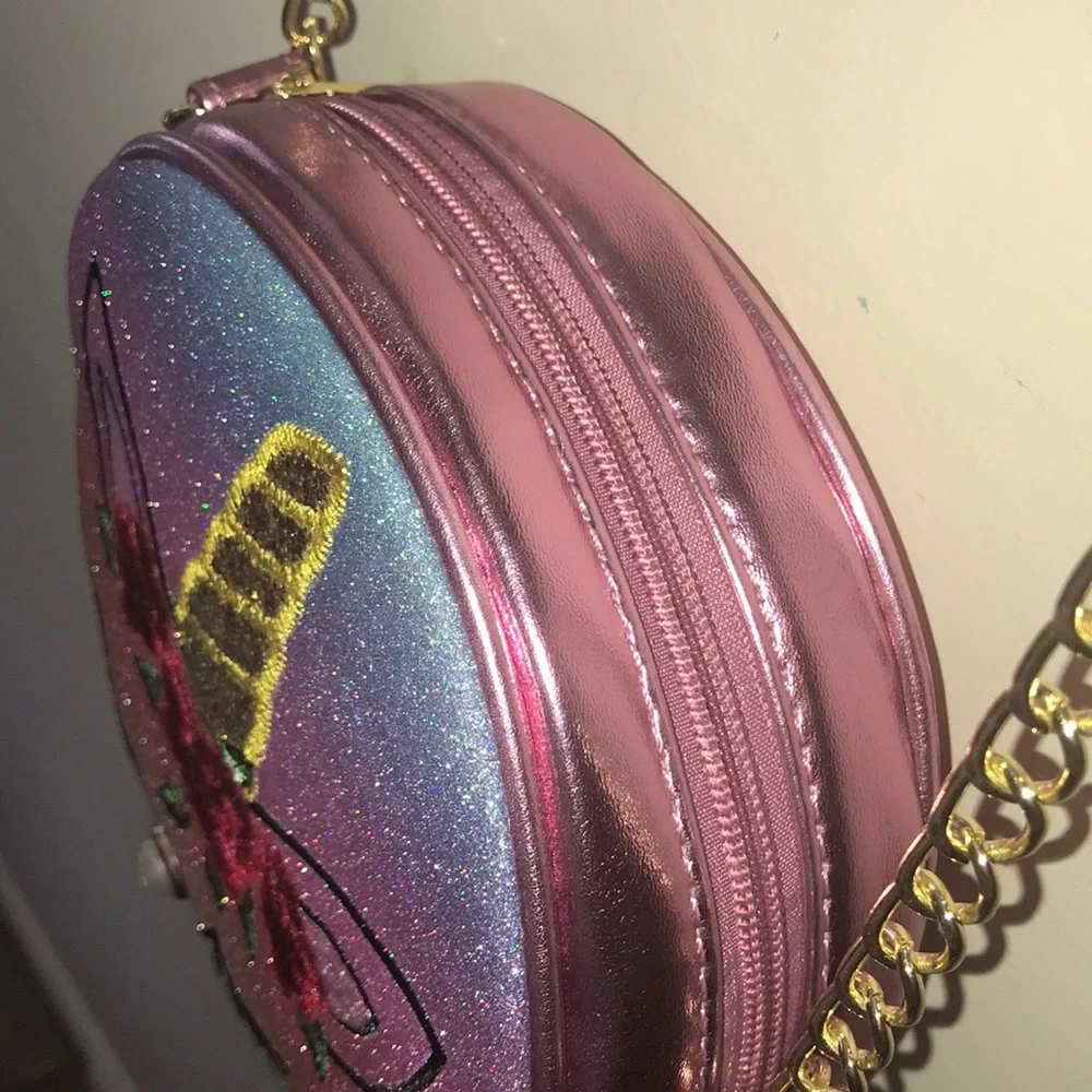 Claires claire’s round