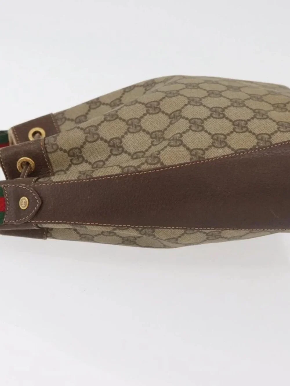 Gucci accessory	there item which