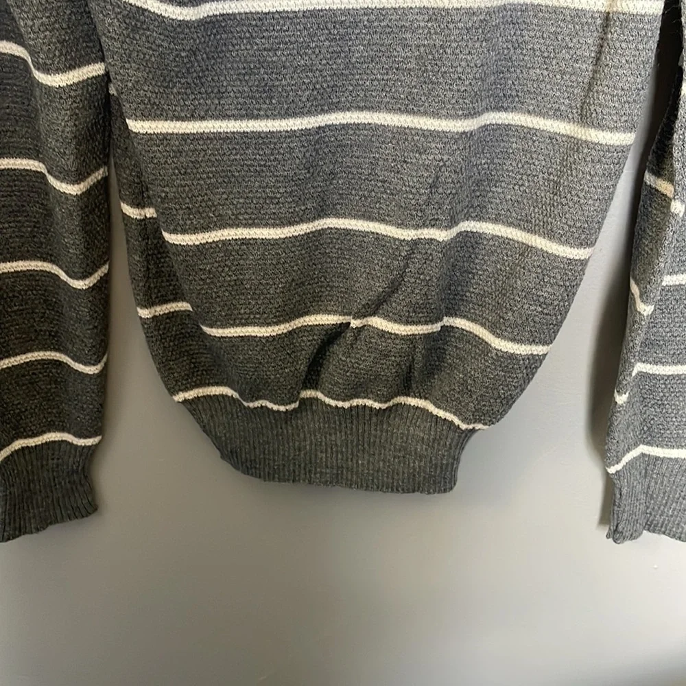 Sergio Valente men’s M Acrylic gray and white striped sweater prep old money