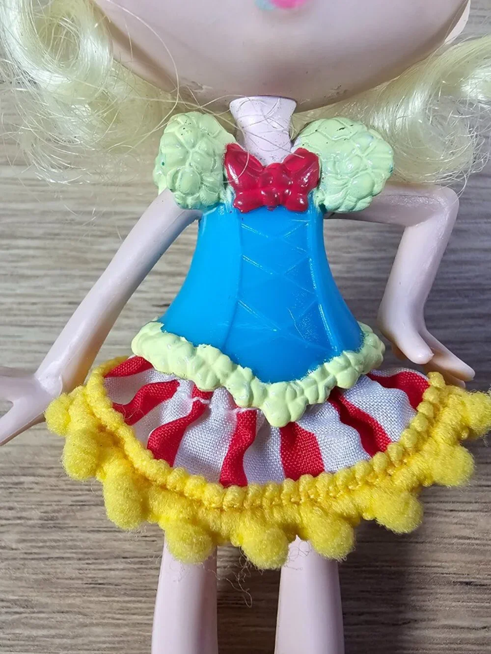 Moose Toys Shopkins Shoppies Popette Fashion Doll with Skirt Headband 5