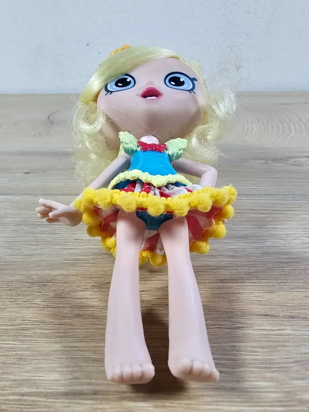 Moose Toys Shopkins Shoppies Popette Fashion Doll with Skirt Headband 5