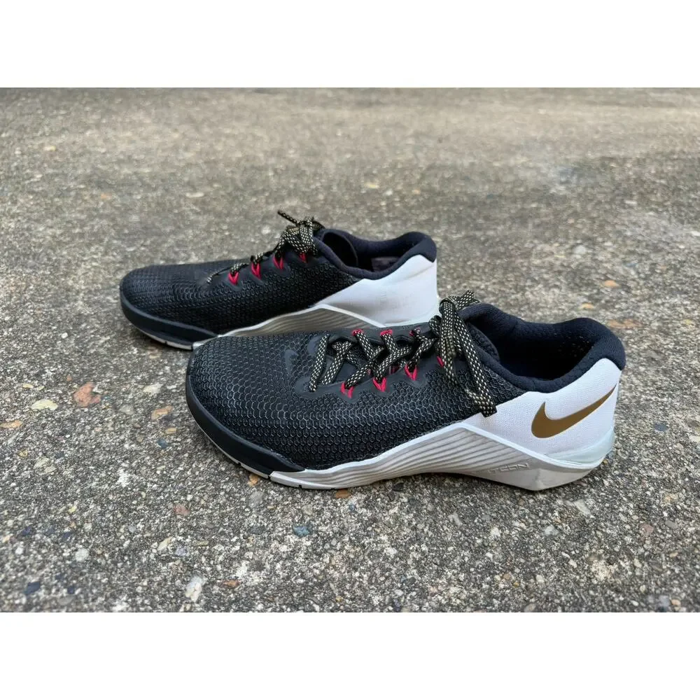 Nike Womens Metcon 5 Size 7.5 AO2982-076 Black Metallic X Gold Sneaker Shoes EUC
