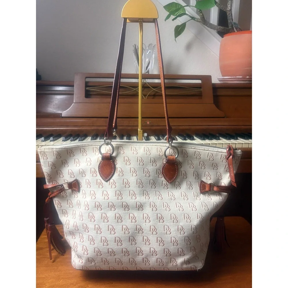 Dooney & Bourke please carefully signs
