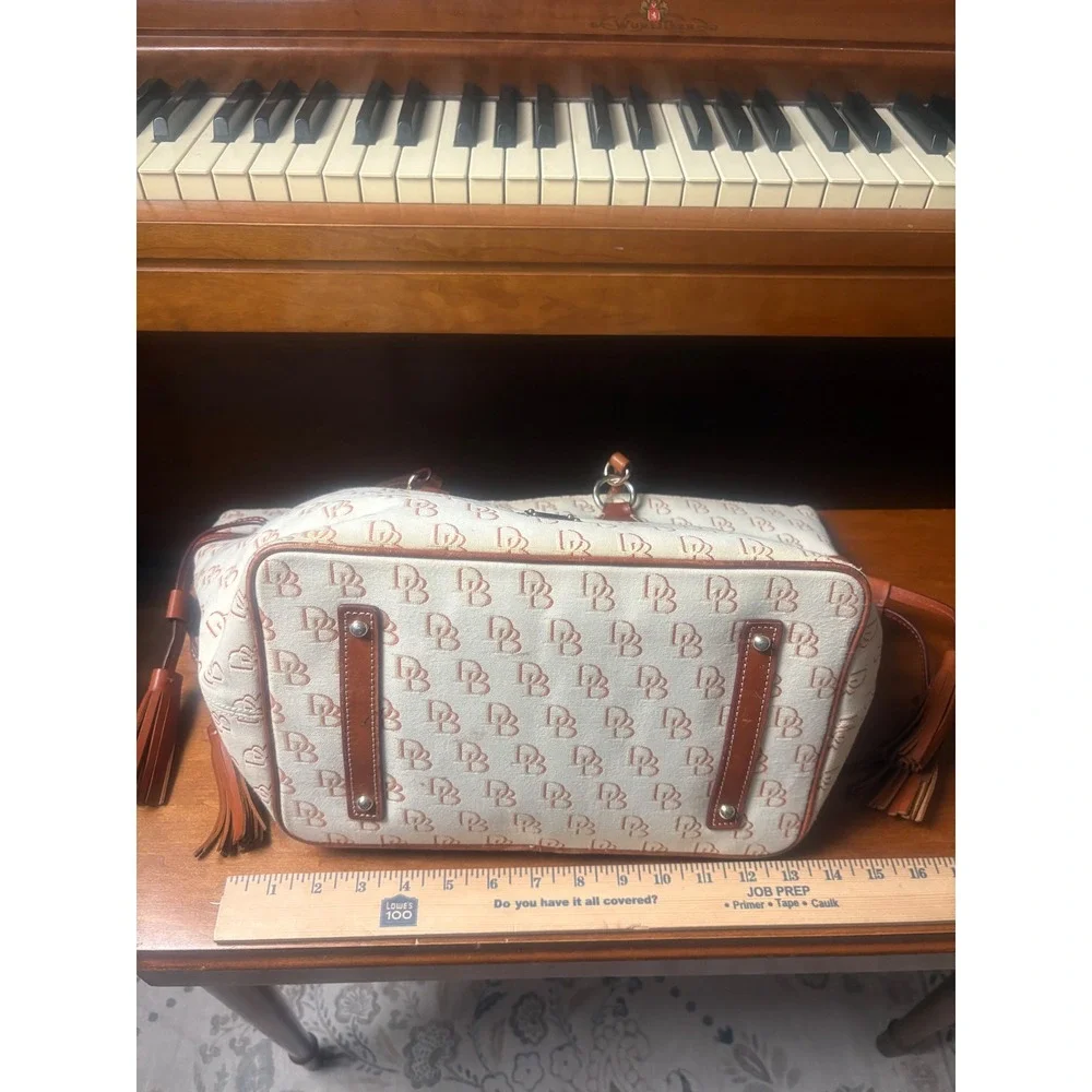 Dooney & Bourke work shoulder