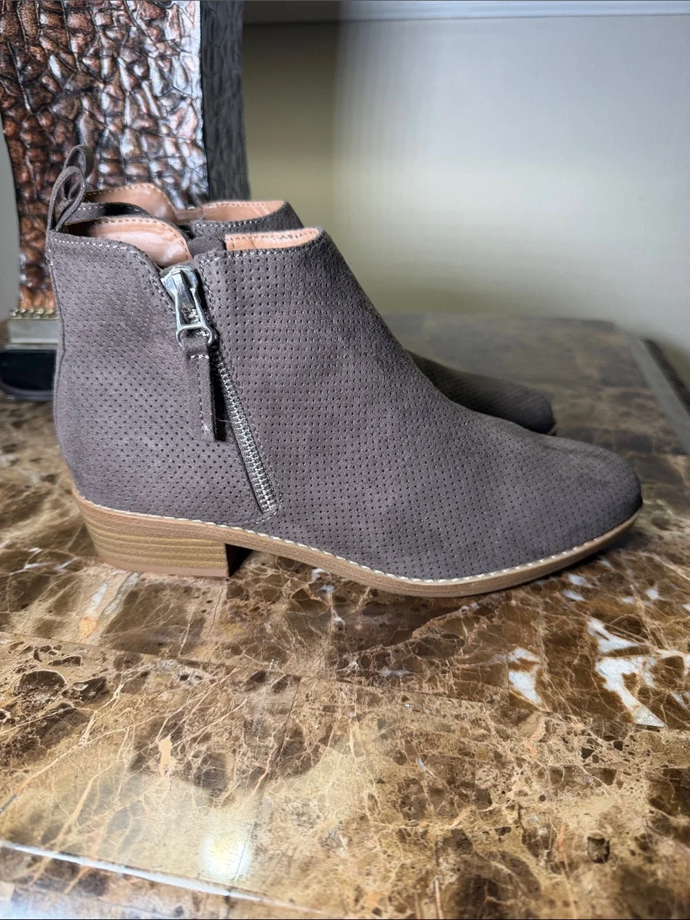 Universal Thread stylish taupe