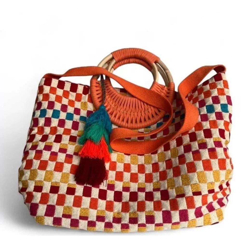 America & Beyond tassel catching