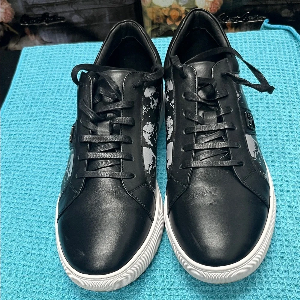 Robert Graham bold sneakers