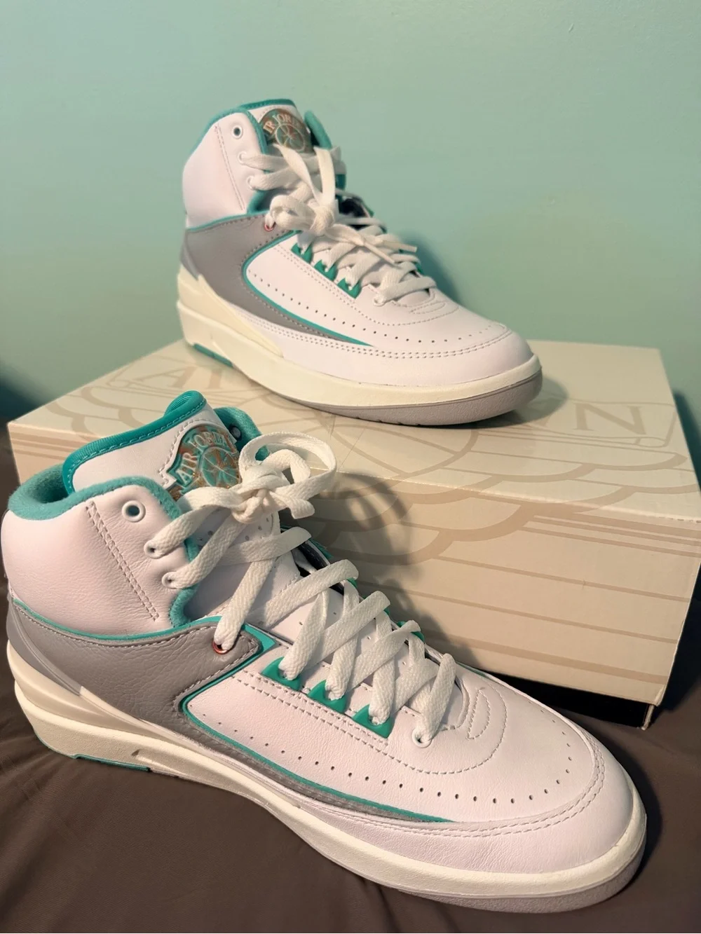 Air Jordan 2 Retro - Women’s 9 *BRAND NEW*