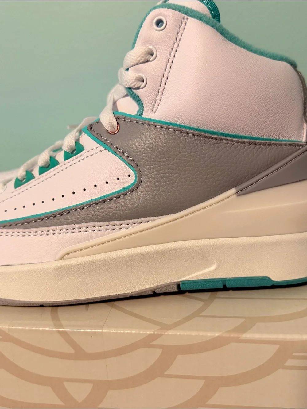 Air Jordan 2 Retro - Women’s 9 *BRAND NEW*
