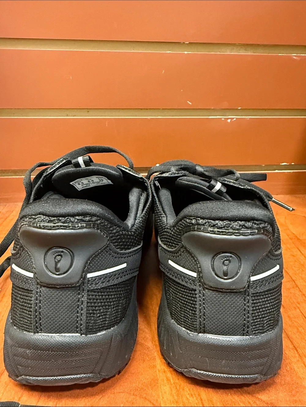 OnToFeet black athletic