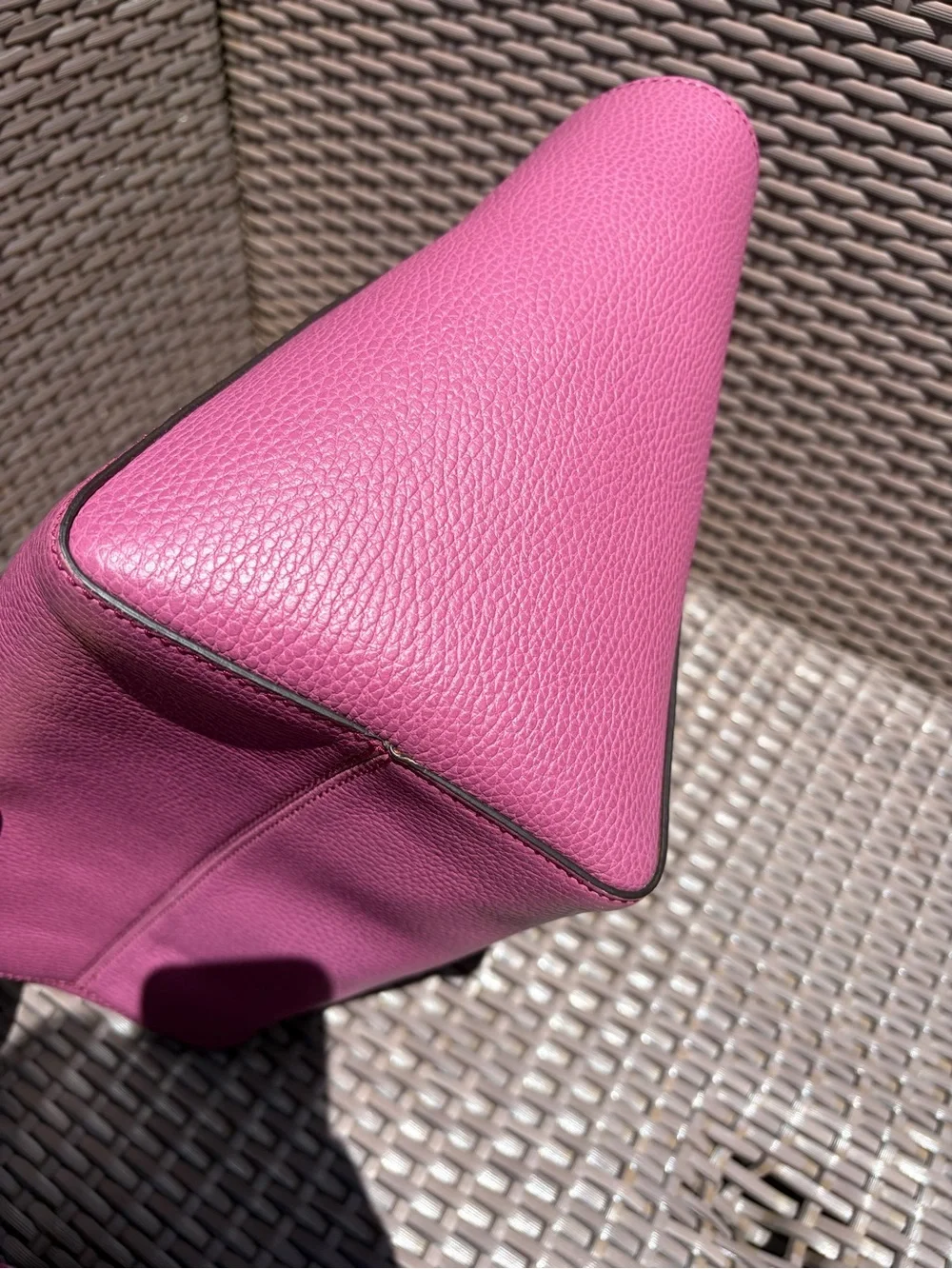 Gucci structured pebbled