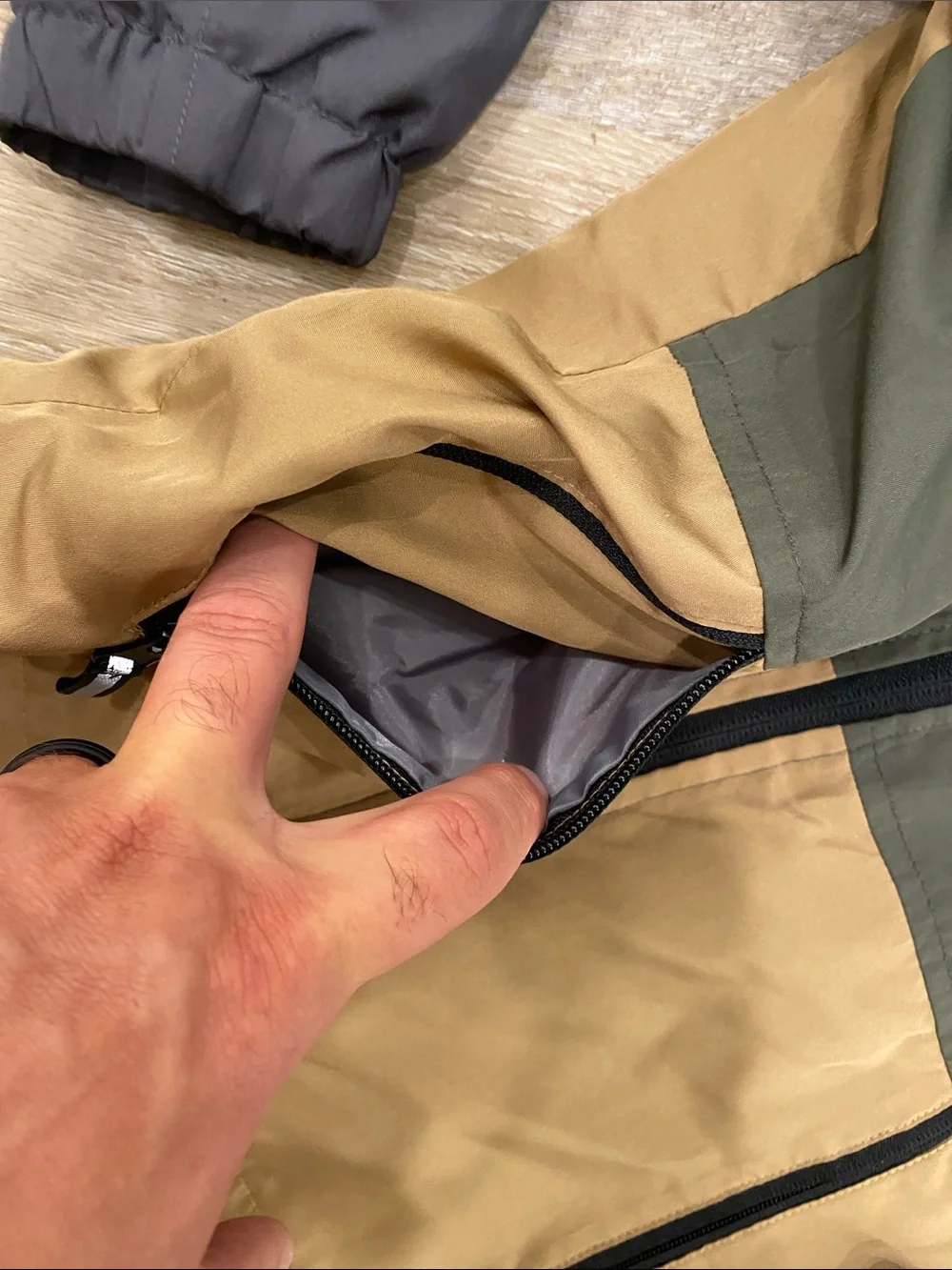 Distortion lightweight hooded