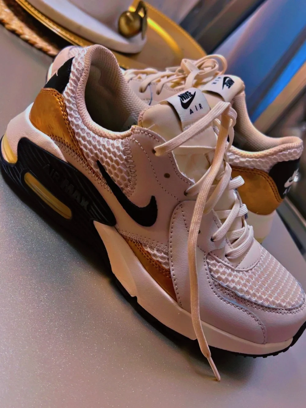 Nike Air Max Women’s White Gold Black Sneakers Size 7