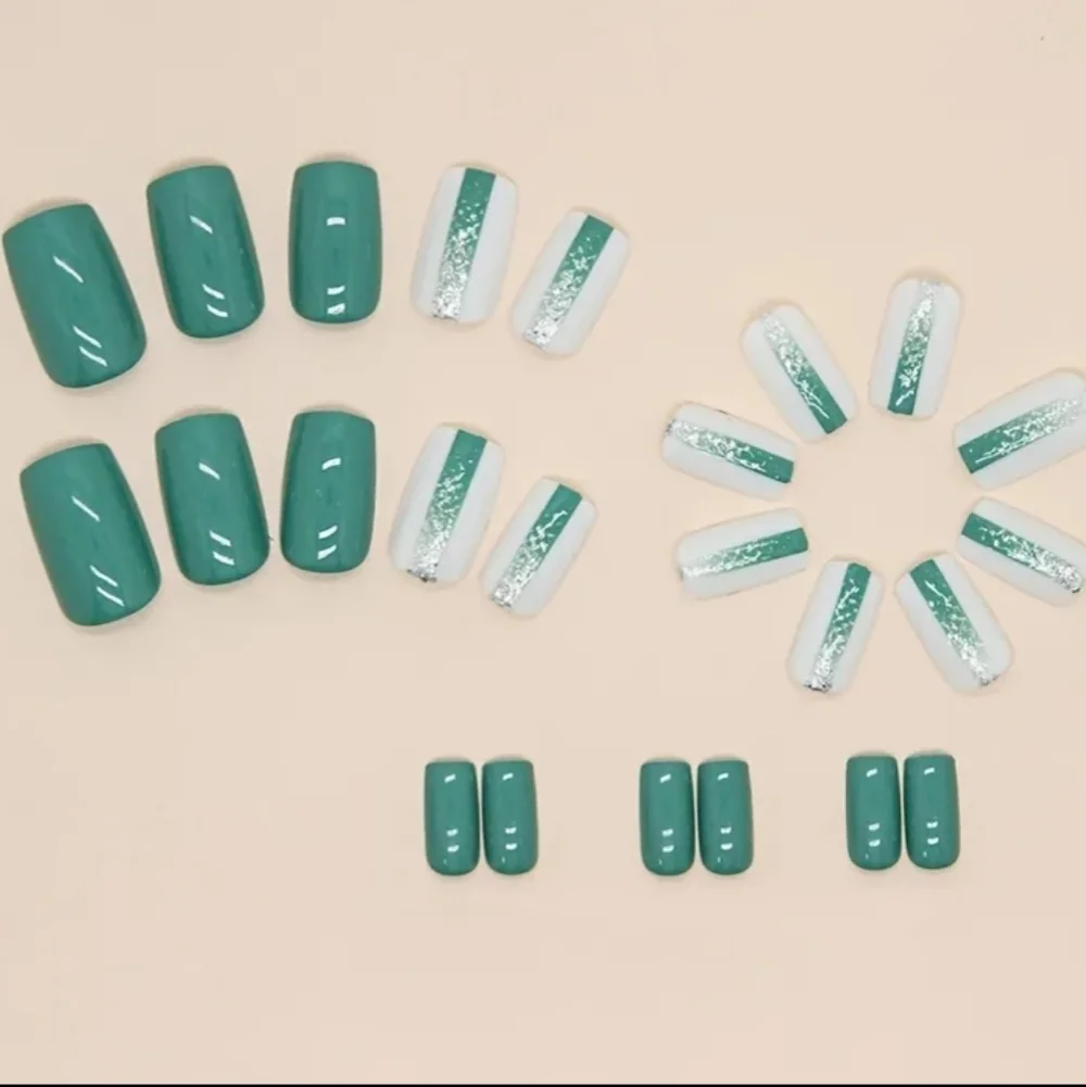 🔥3/$21 Green N Glitter Press On Nails Set