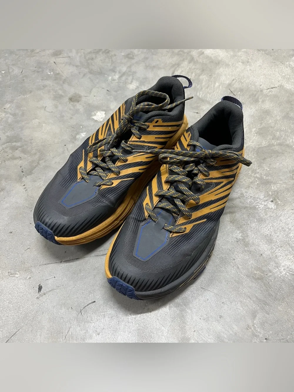 Hoka One One 10 golden size