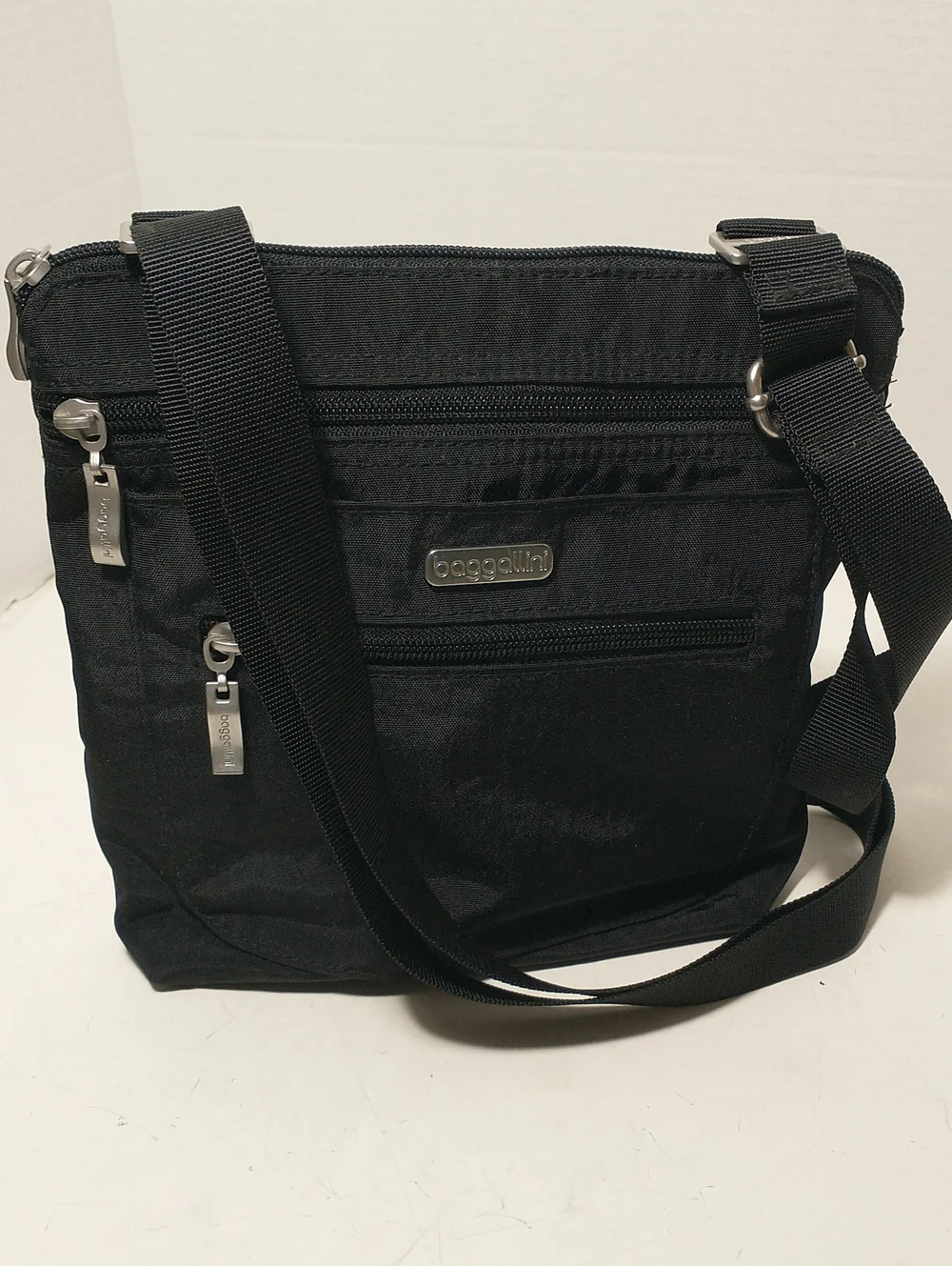Baggallini Black Nylon Crossbody, Adjustable Straps, Multiple Pockets, 8.5