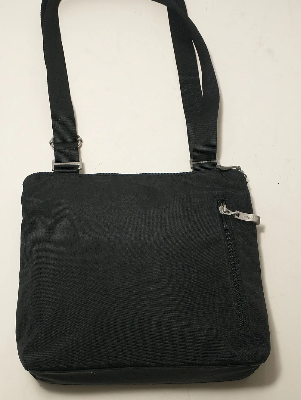 Baggallini Black Nylon Crossbody, Adjustable Straps, Multiple Pockets, 8.5