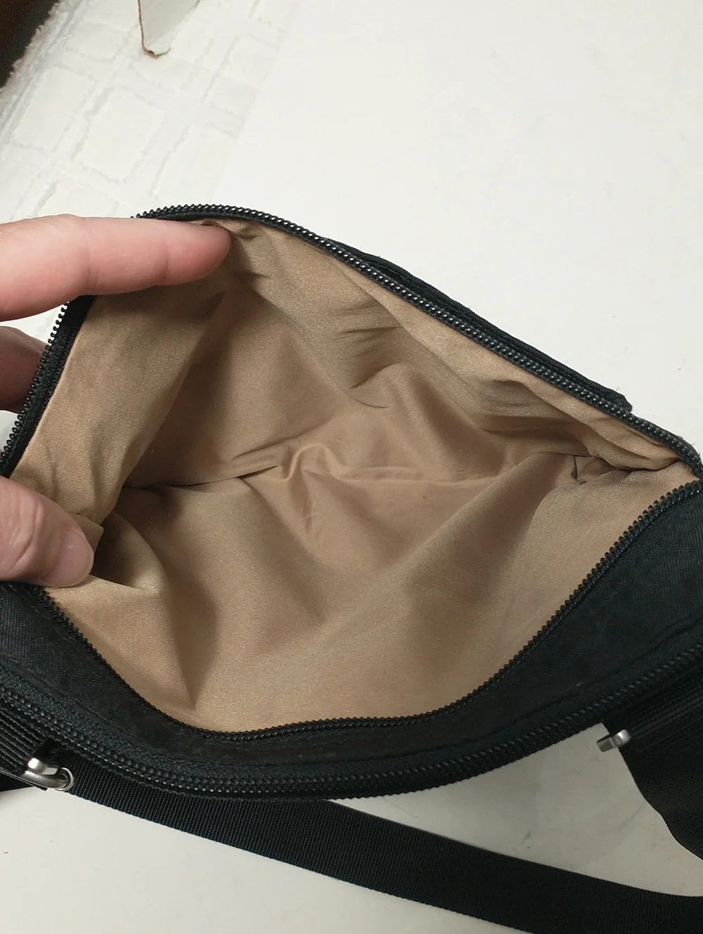 Baggallini Black Nylon Crossbody, Adjustable Straps, Multiple Pockets, 8.5