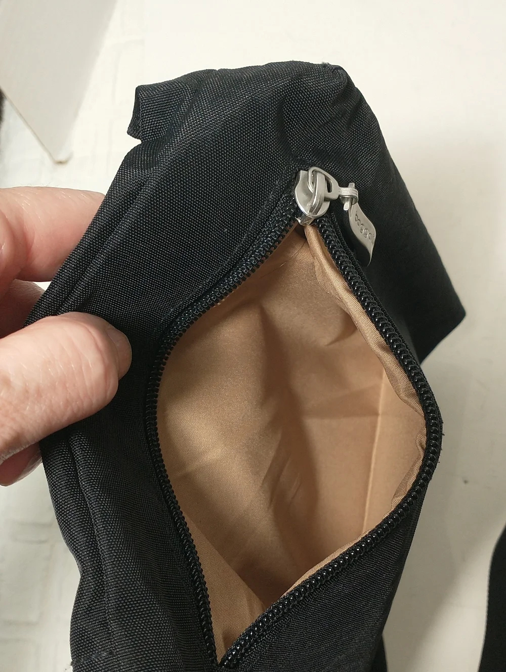 Baggallini Black Nylon Crossbody, Adjustable Straps, Multiple Pockets, 8.5