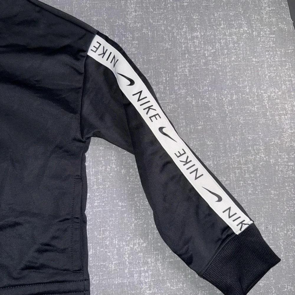 Nike light intact photos