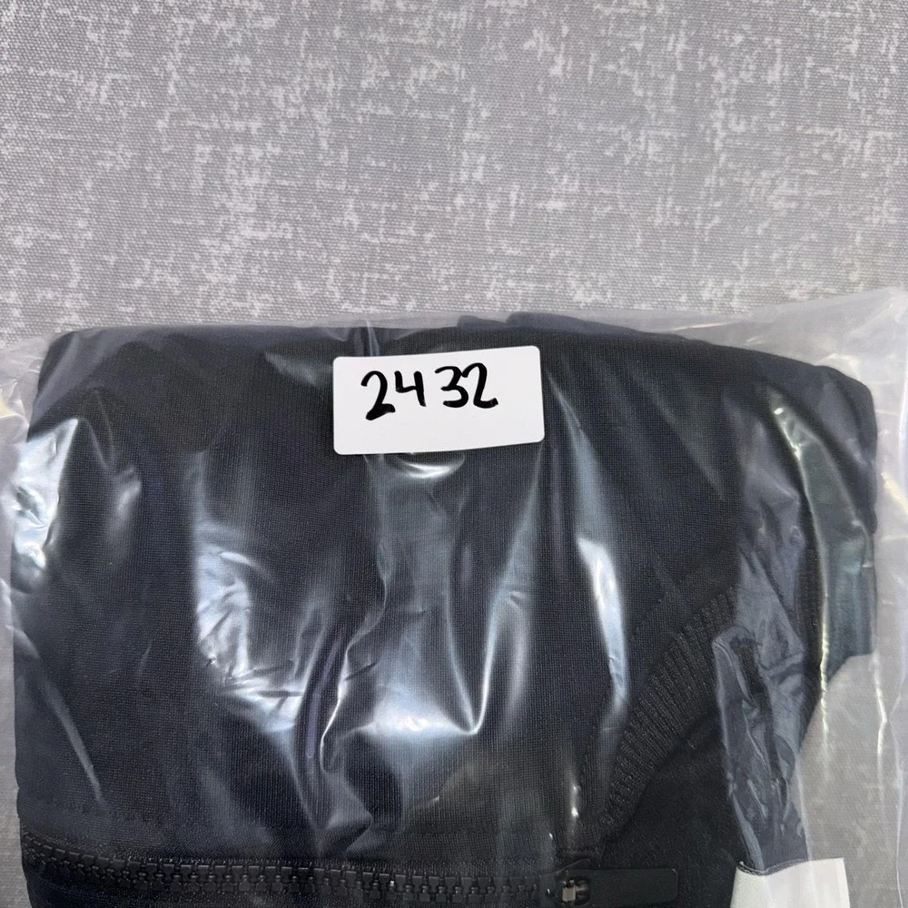 Nike wrinkling seams trim