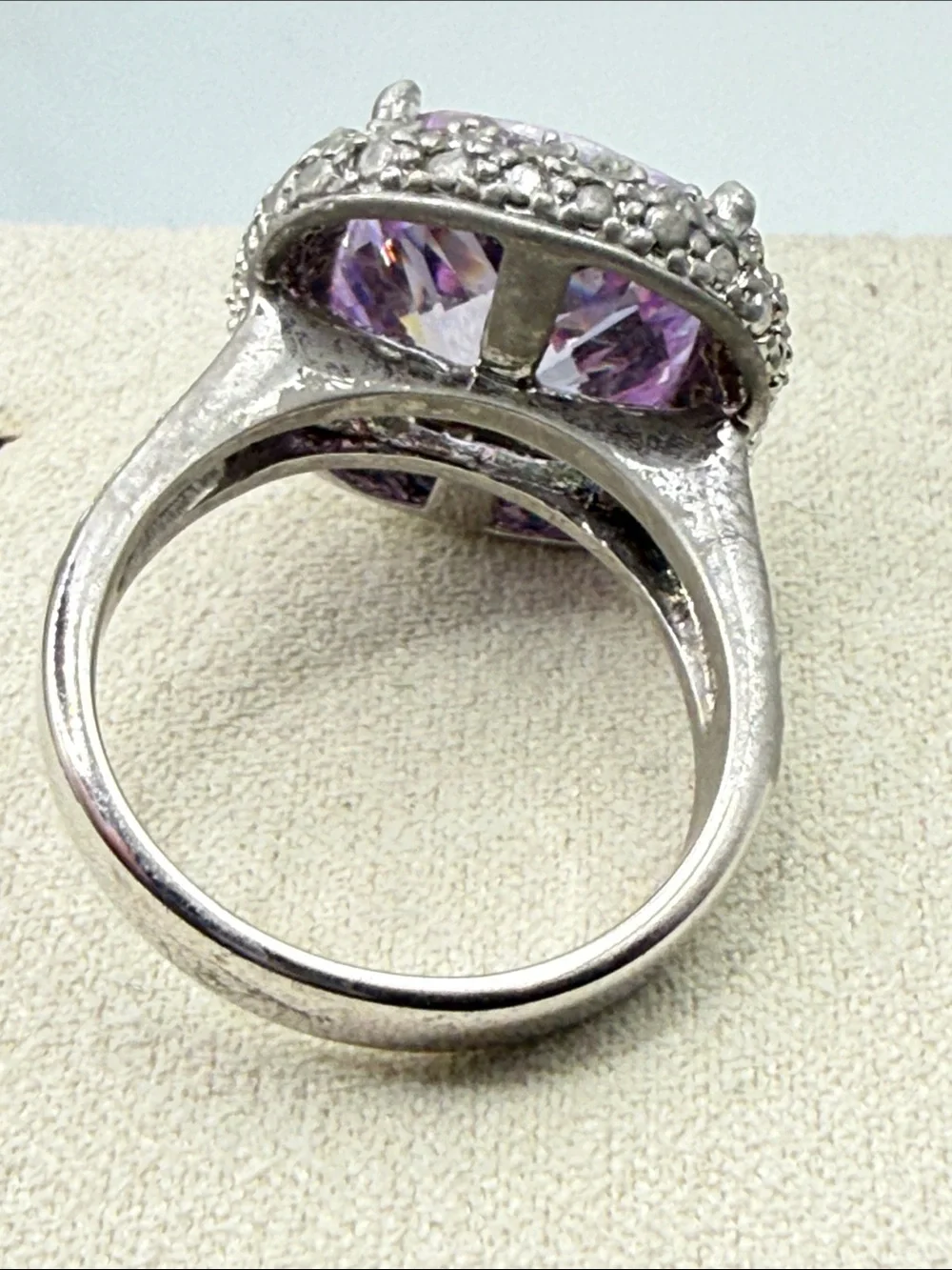 Vintage stunning rhodium plated Silvertone Ring Cushion Cut faceted lilac glass