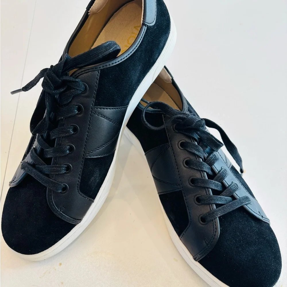 Vionic Jerome Black and White Men's lace-up Sneakers size 10.5