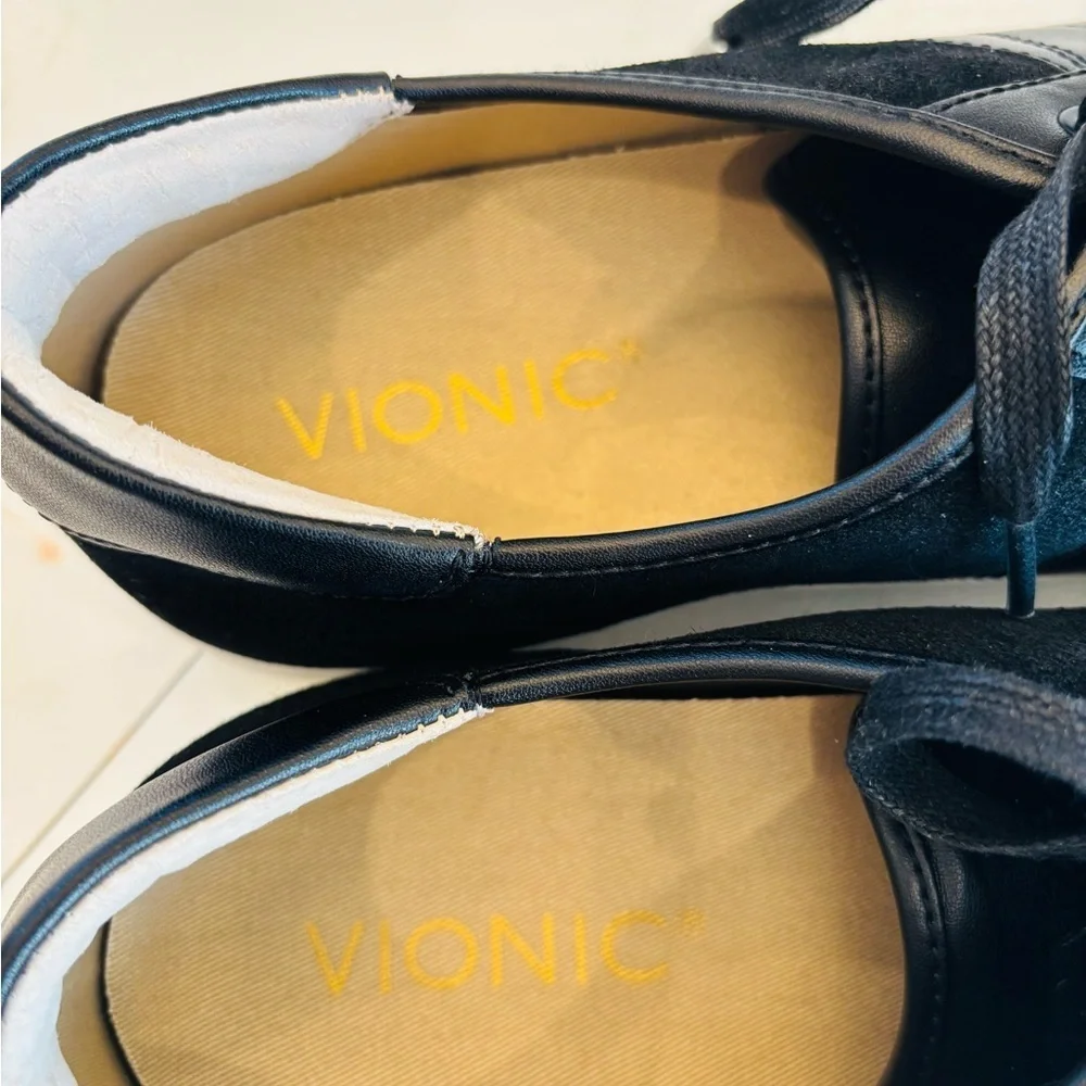 Vionic Jerome Black and White Men's lace-up Sneakers size 10.5