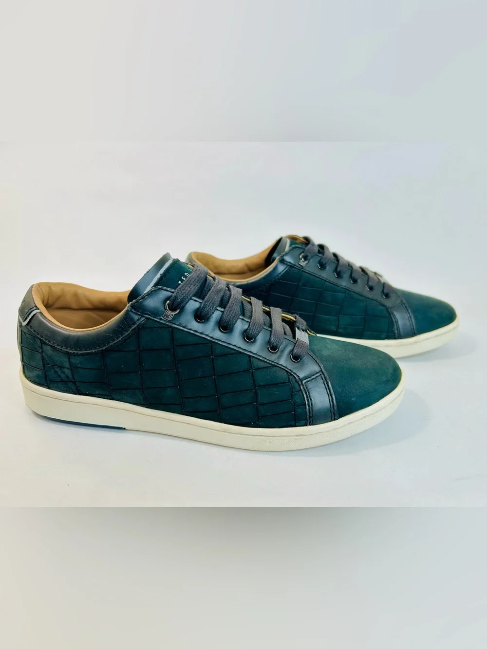 Ted Baker Borgeo Sneakers Black Nubuck Low Top Lace Up Trainer size 7 / 40