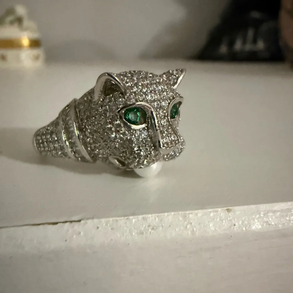 N/A sparkling cat