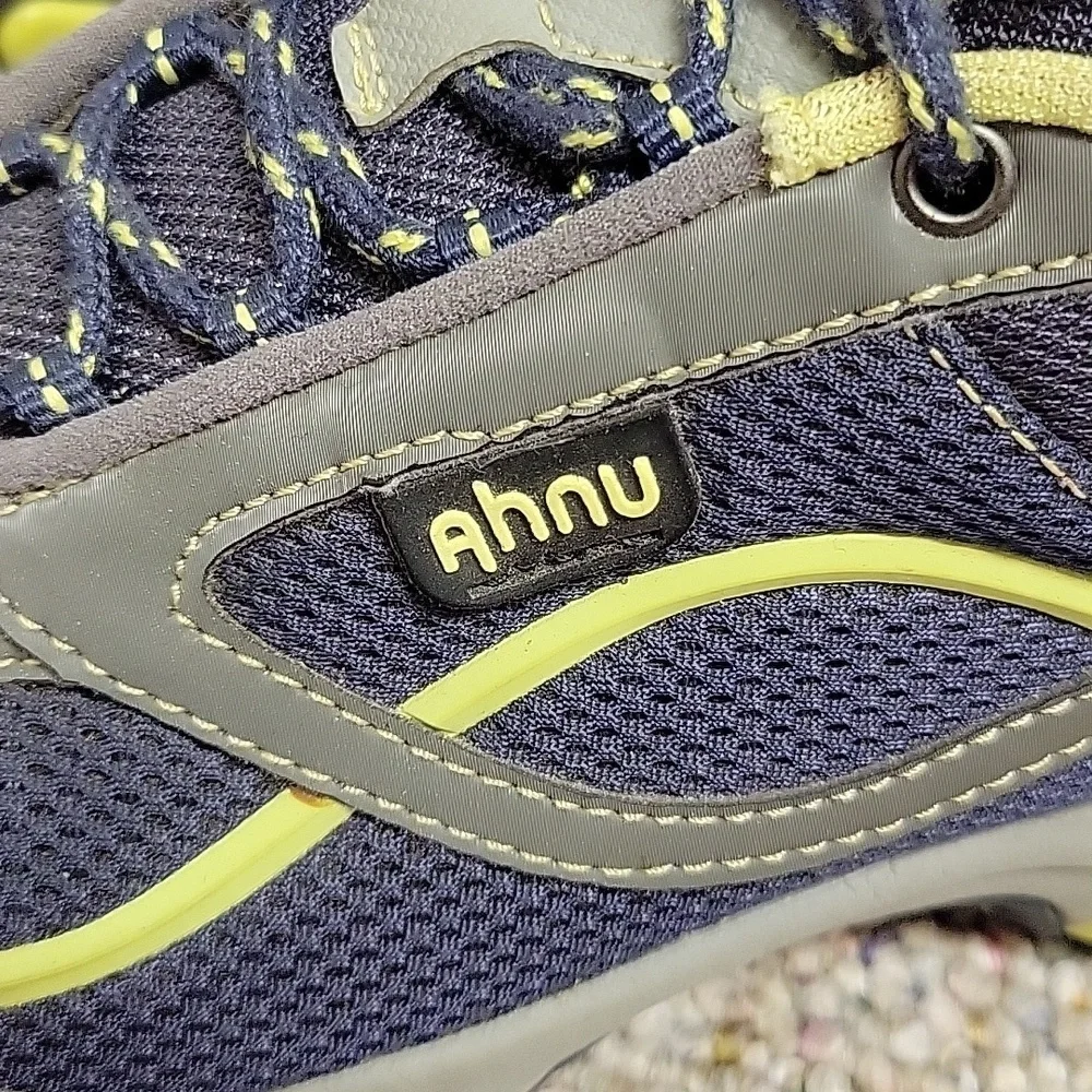 Ahnu step into