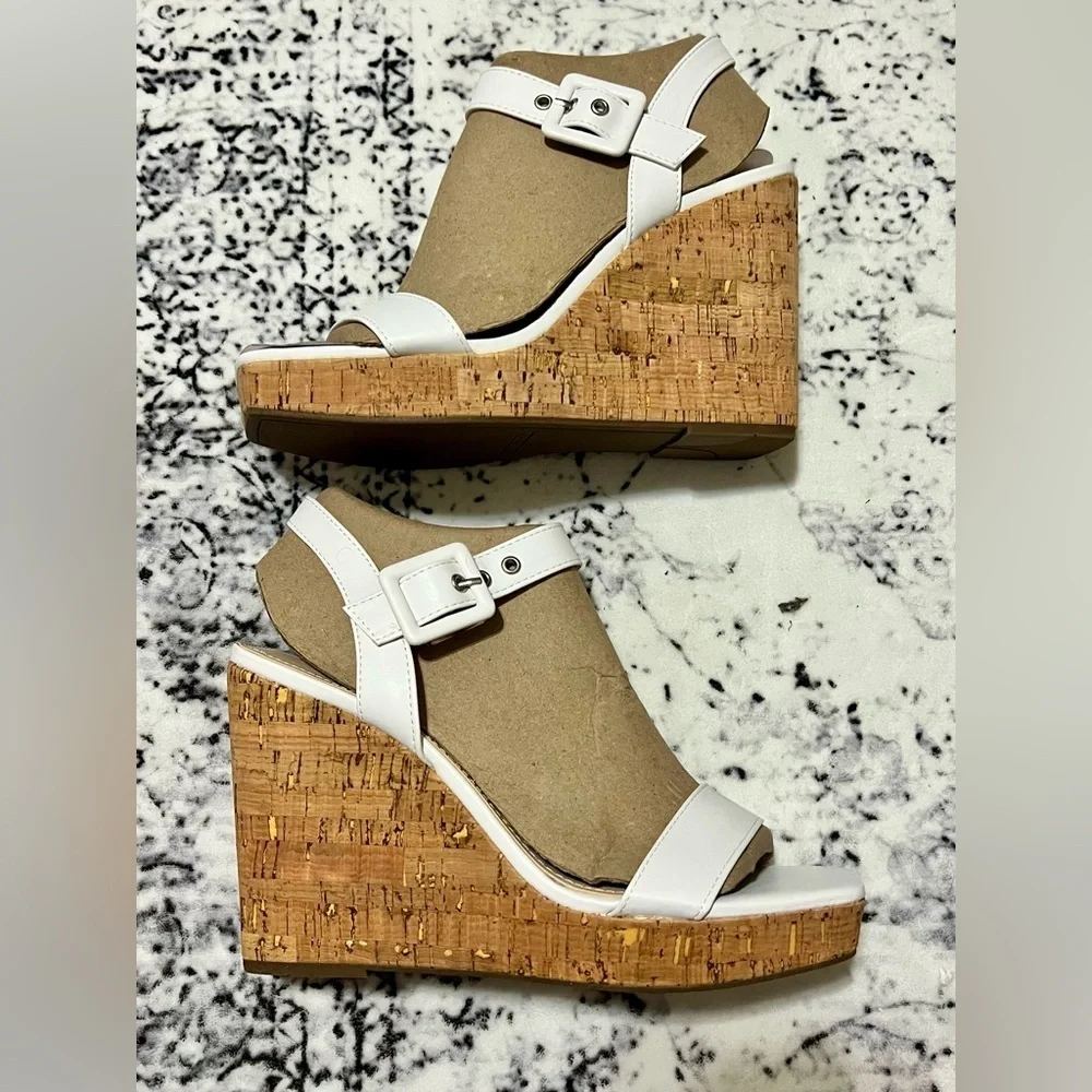 NEW Marc Fisher LUKEY Wedge - White 9.5