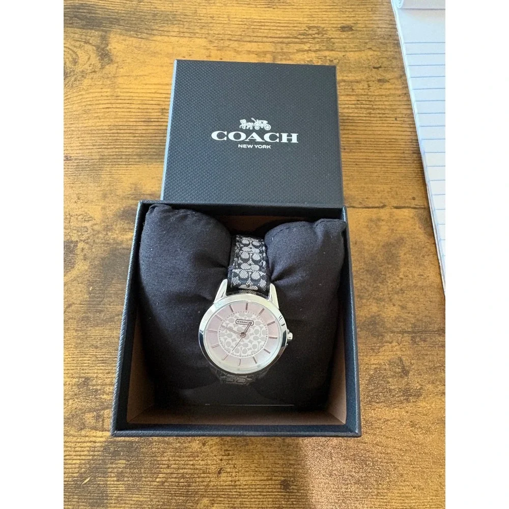 Coach Signature‎ C Leather Strap Watch Silver Tone W/ Box Needs Battery