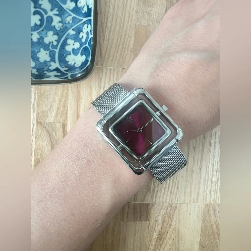 Vanna ladies Umbra ruby red silver tone stainless steel dress watch NEW BATTERY
