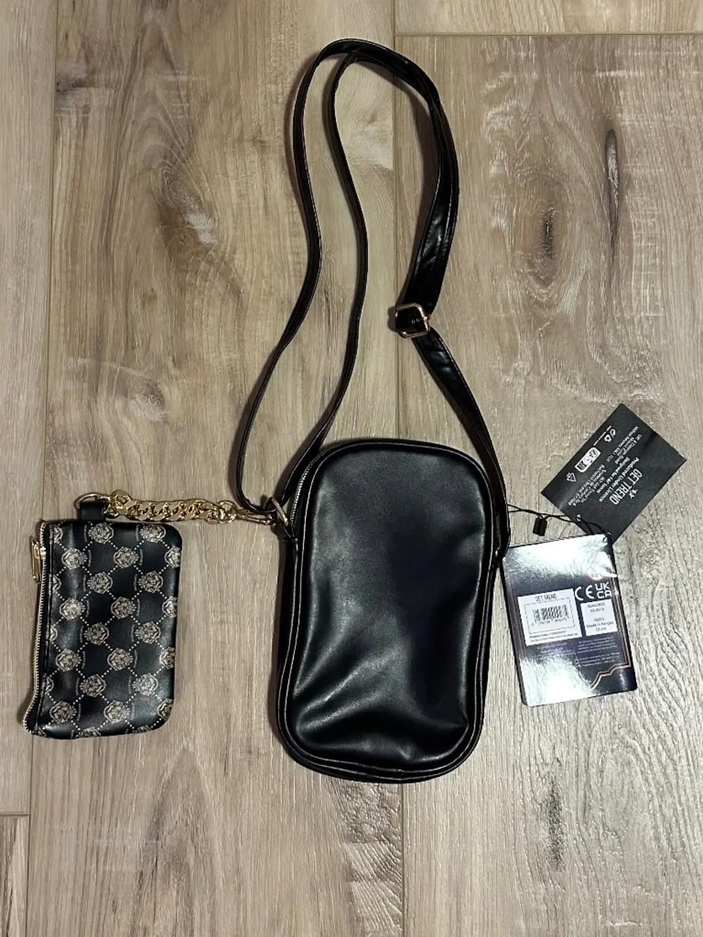 Source Unknown dimensions 	•	crossbody