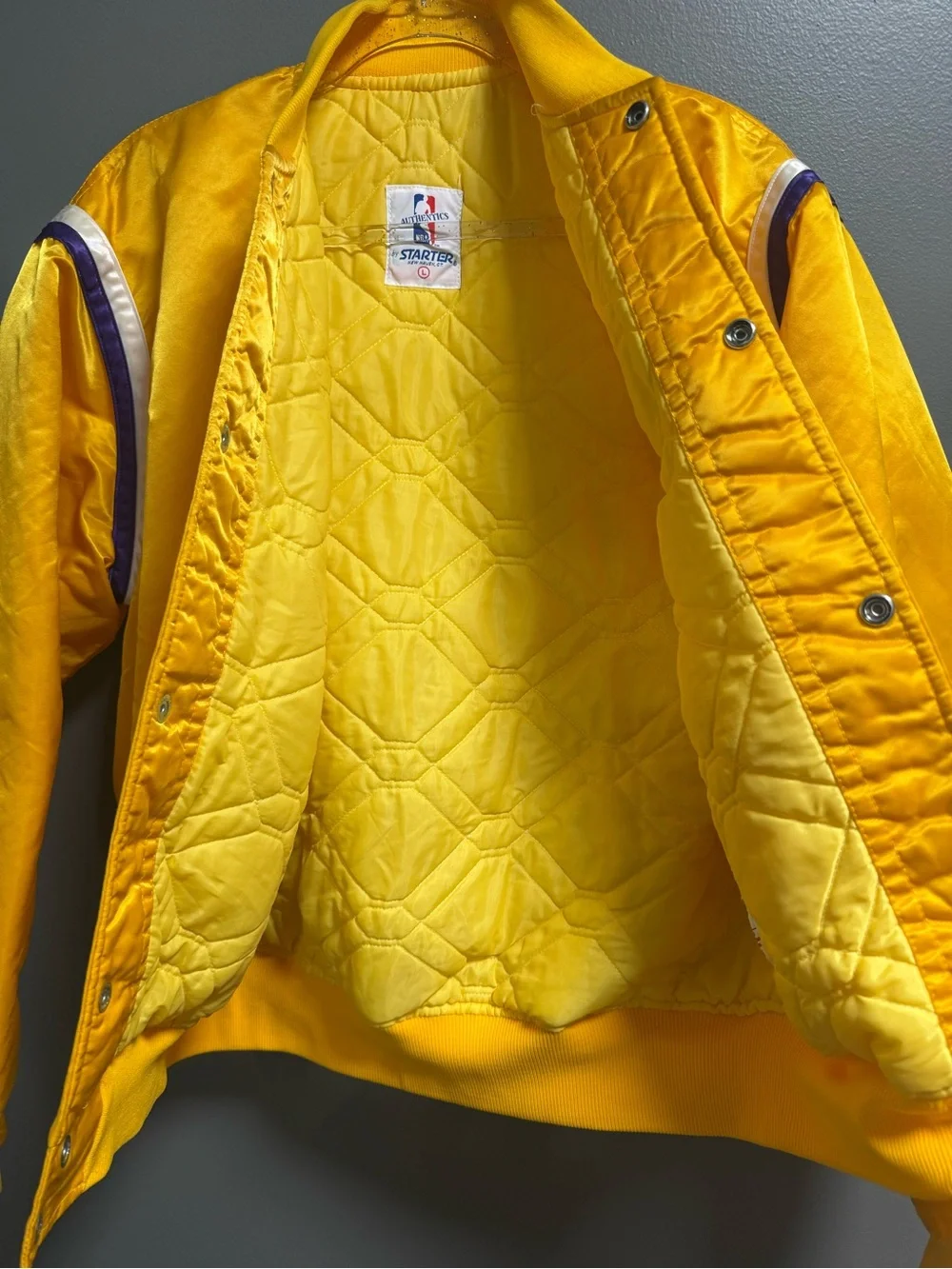 Vintage 80s/90s STARTER Yellow Los Angeles Lakers NBA Satin Patch Jacket Mens L