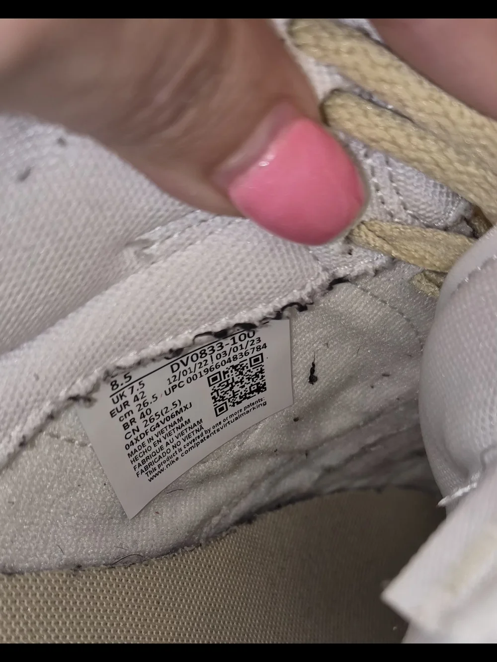 Nike Men’s Athletic Shoes in White and Beige