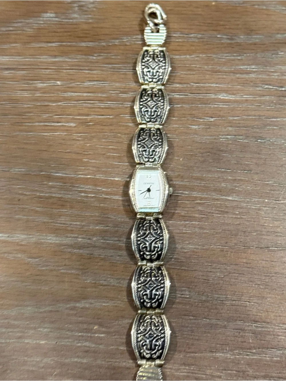 Vintage Geneva stainless steel back waterproof silver tone bracelet watch